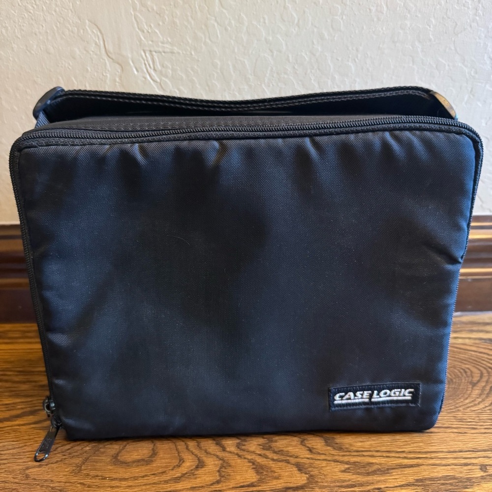 Vintage Case Logic 30 CD Black Portable Soft-side Storage Carrying Bag w Strap